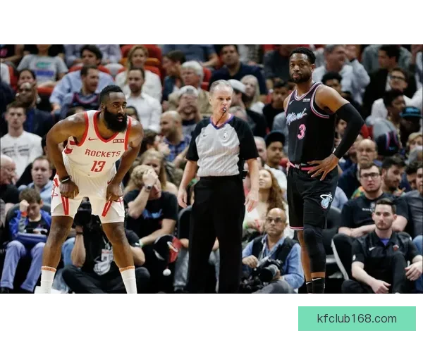 塞克斯顿哈登上演恶意犯规施罗德撞理查兹裆部引争议